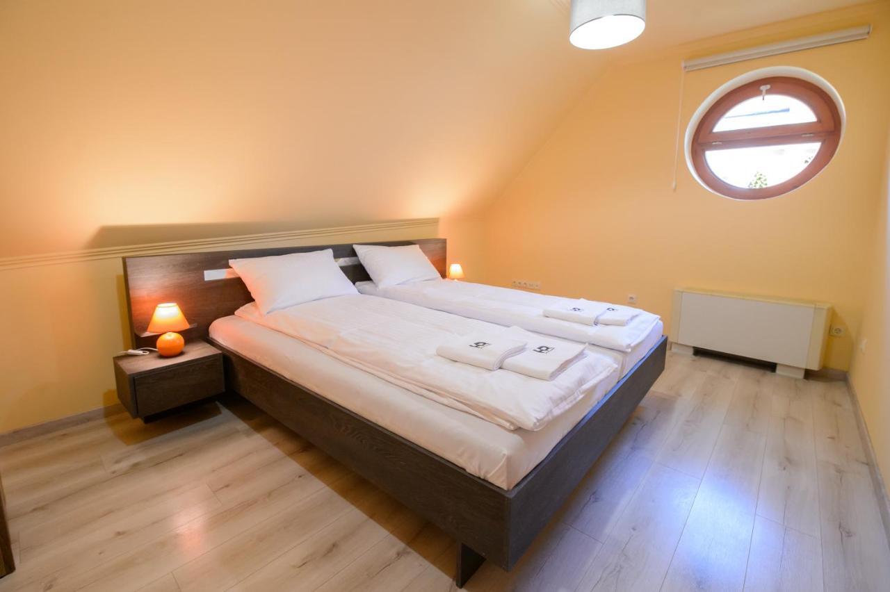Hr Apartmanhaz Eger Exterior photo